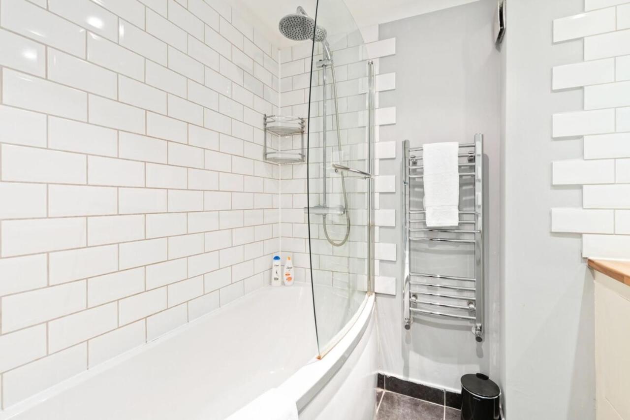 Spacious 2 Bedroom Apartment In Cricklewood Лондон Екстериор снимка