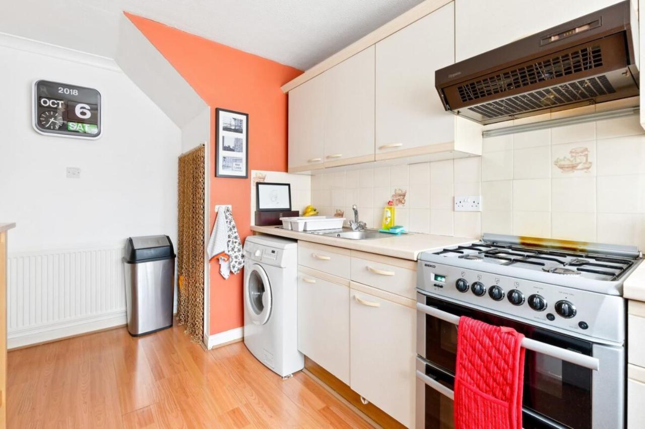 Spacious 2 Bedroom Apartment In Cricklewood Лондон Екстериор снимка