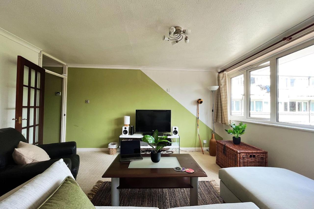 Spacious 2 Bedroom Apartment In Cricklewood Лондон Екстериор снимка